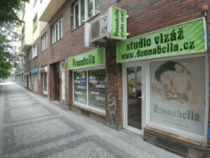 Název společnosti je Donnabella