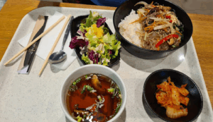 Název společnosti je Korean Kitchen