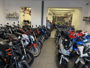 Název společnosti je LTR moto